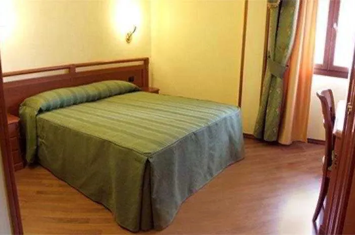 Bright Hotel 3*