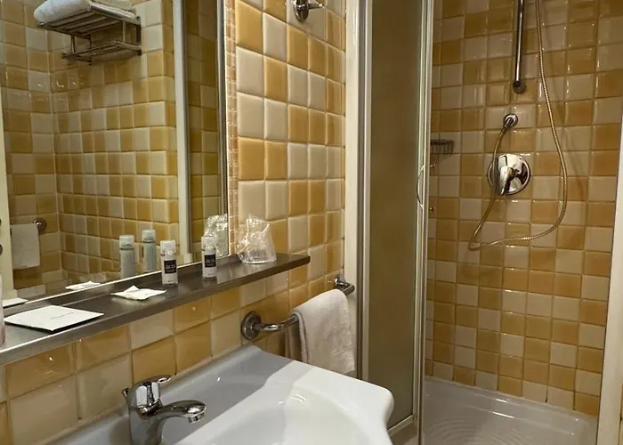 Bright Hotel 3*