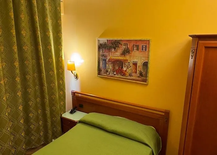 Bright Hotel 3*